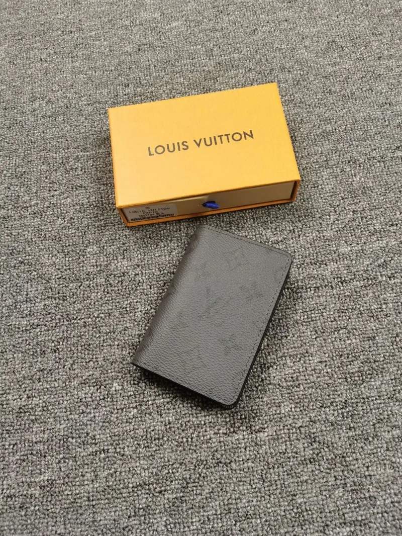 Alternative view of LV Wallets-730