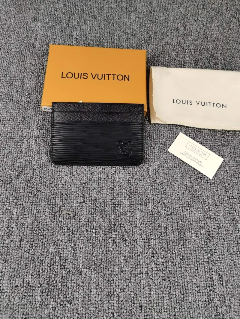 LV Wallets-731