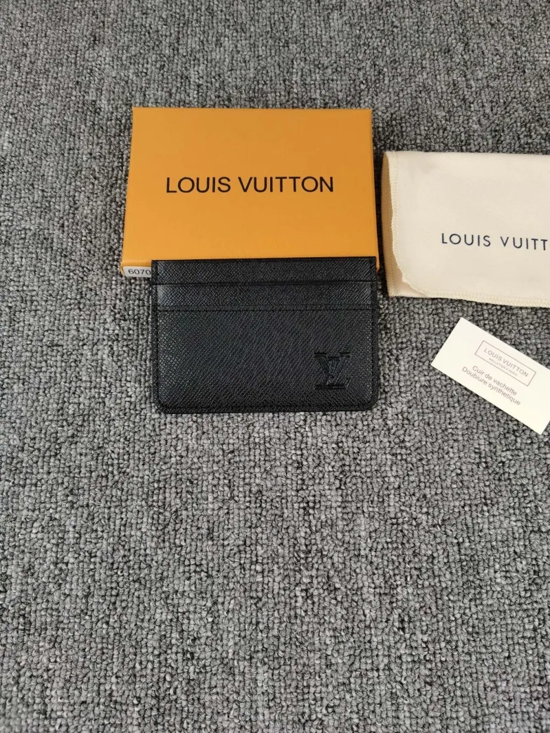 LV Wallets-733