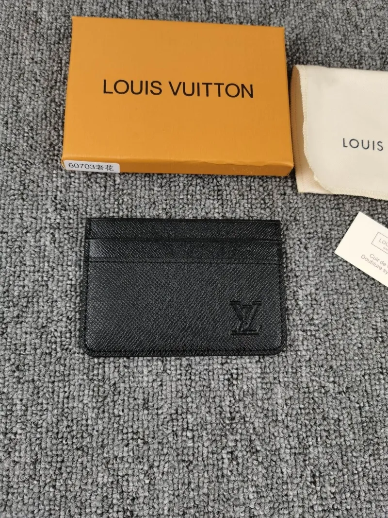 Alternative view of LV Wallets-733