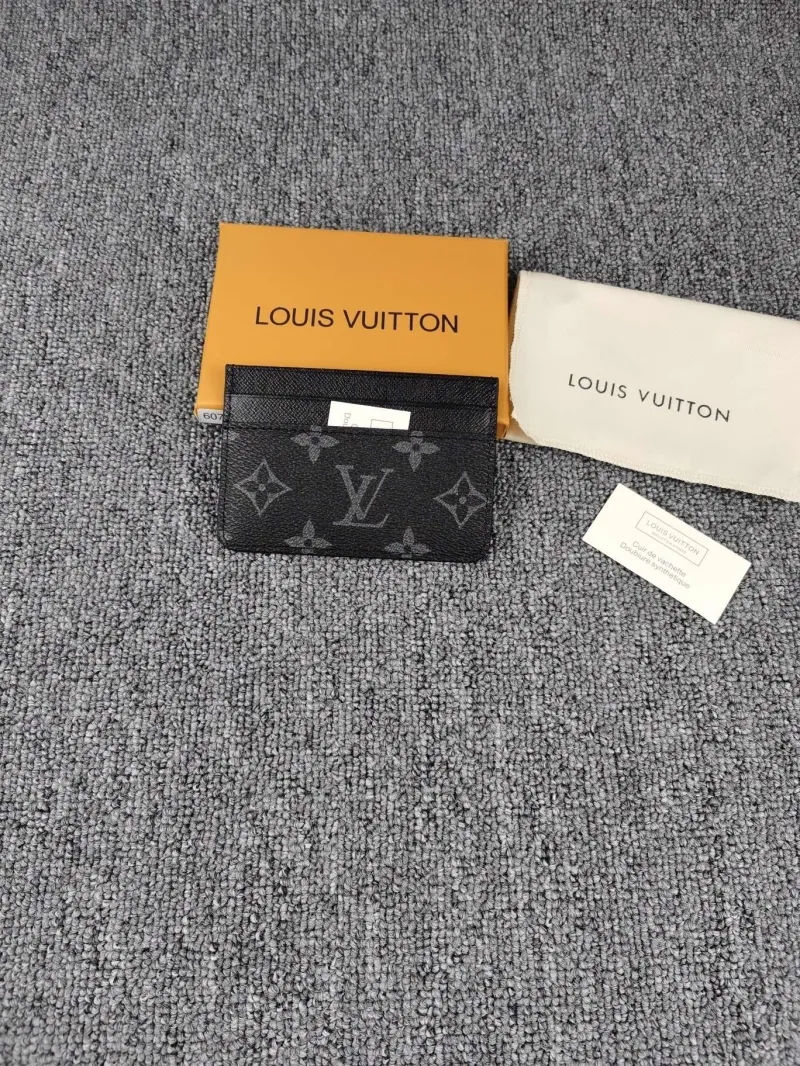LV Wallets-734