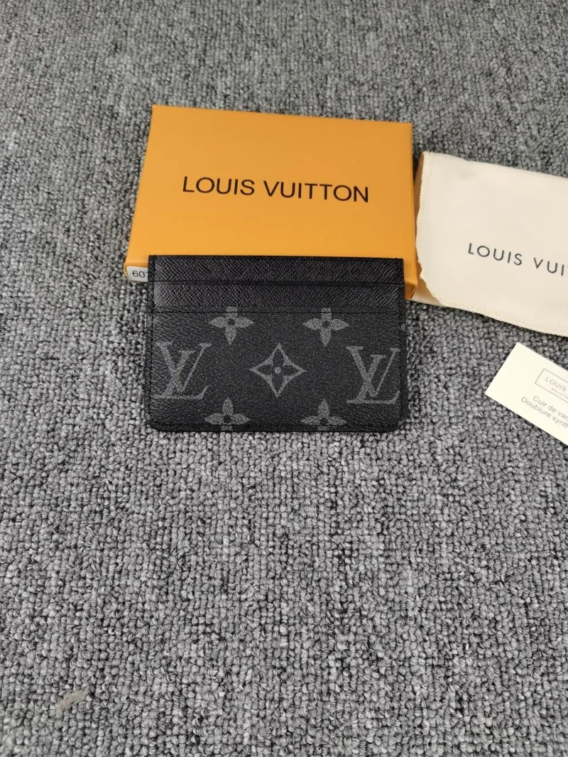 Alternative view of LV Wallets-734