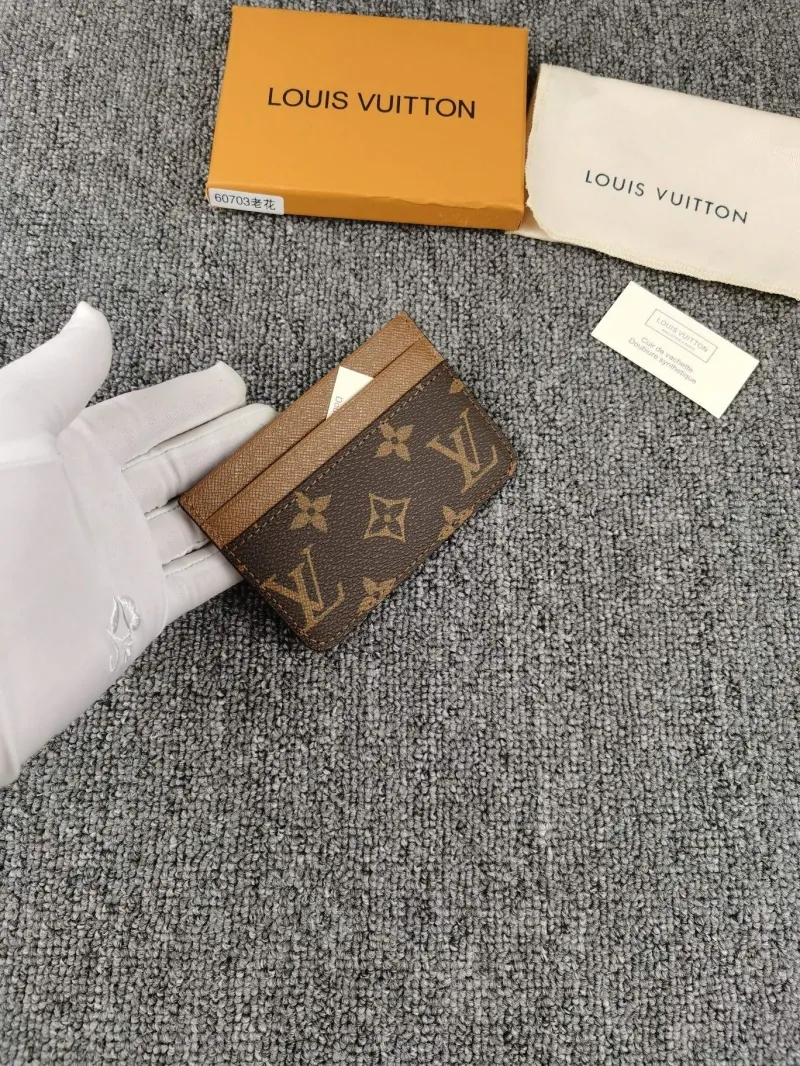 Alternative view of LV Wallets-735