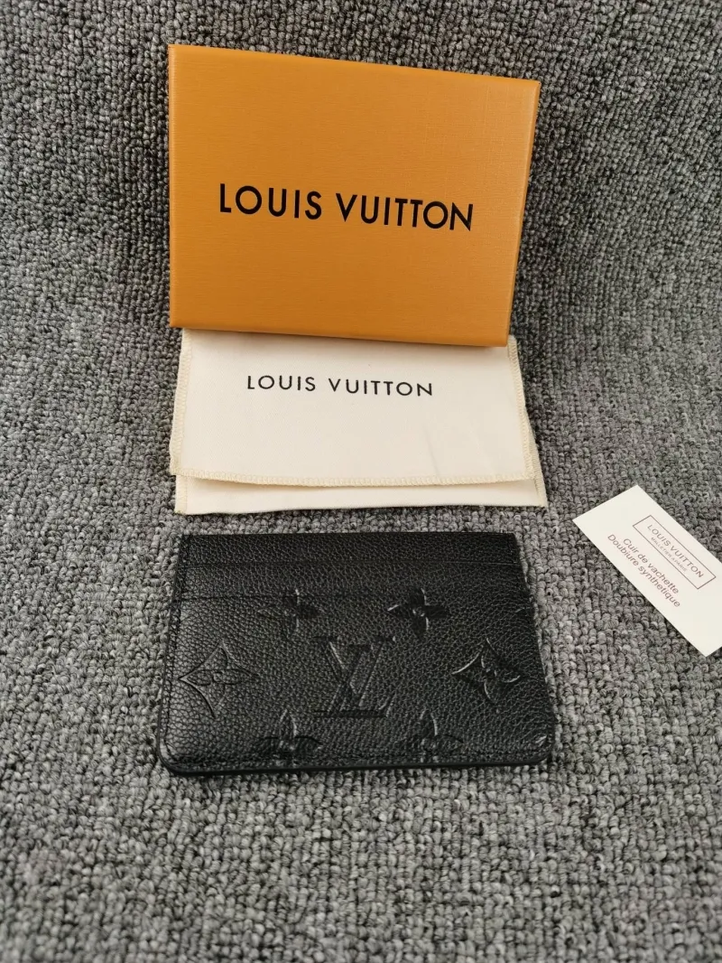 Alternative view of LV Wallets-736