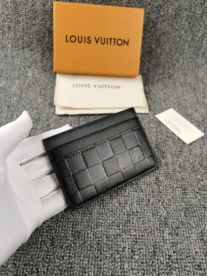 Alternative view of LV Wallets-737