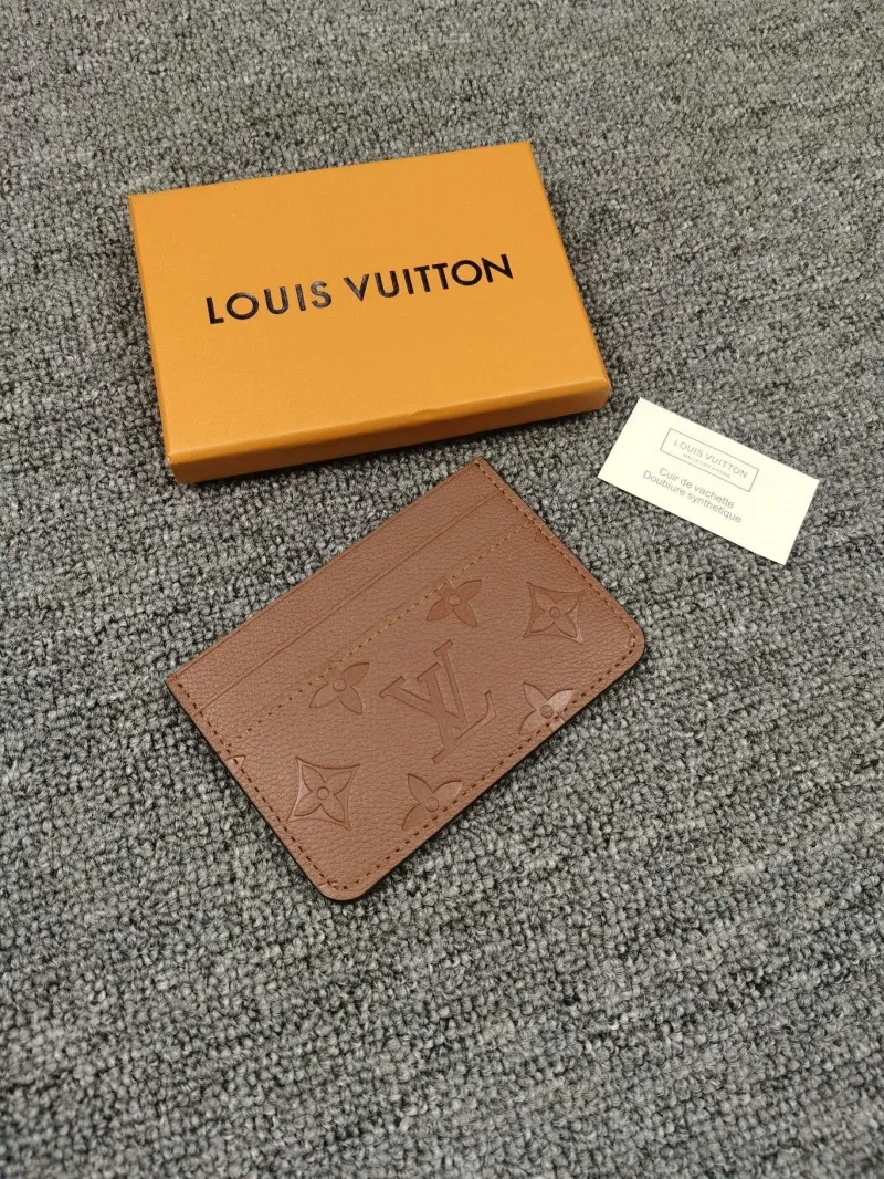Alternative view of LV Wallets-740