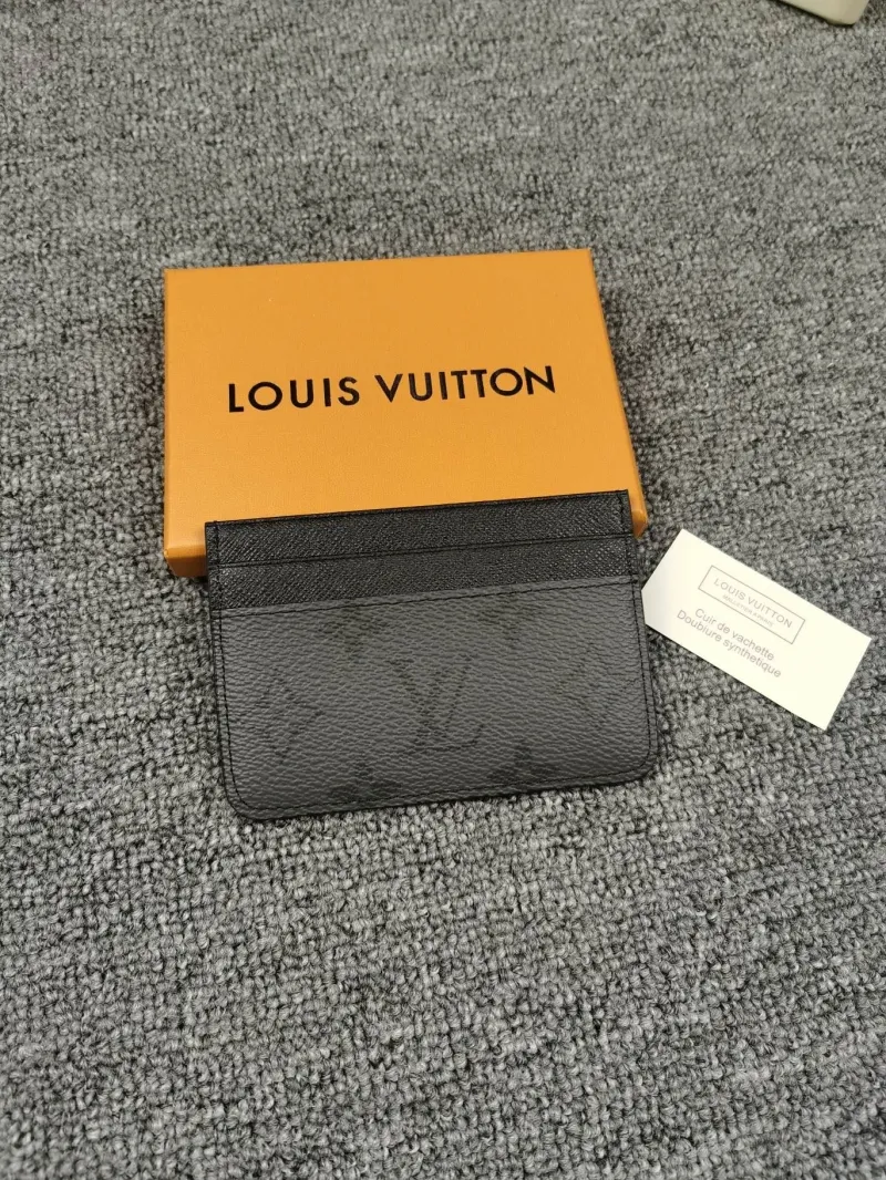 LV Wallets-741