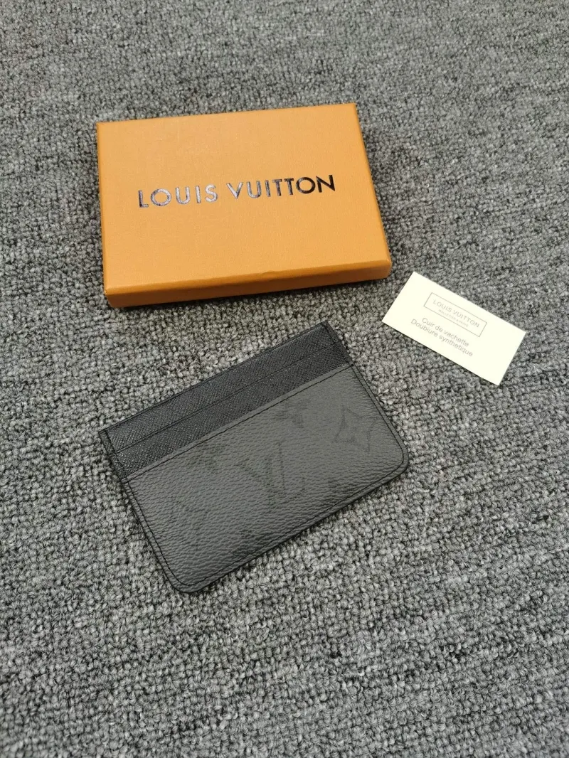 Alternative view of LV Wallets-741