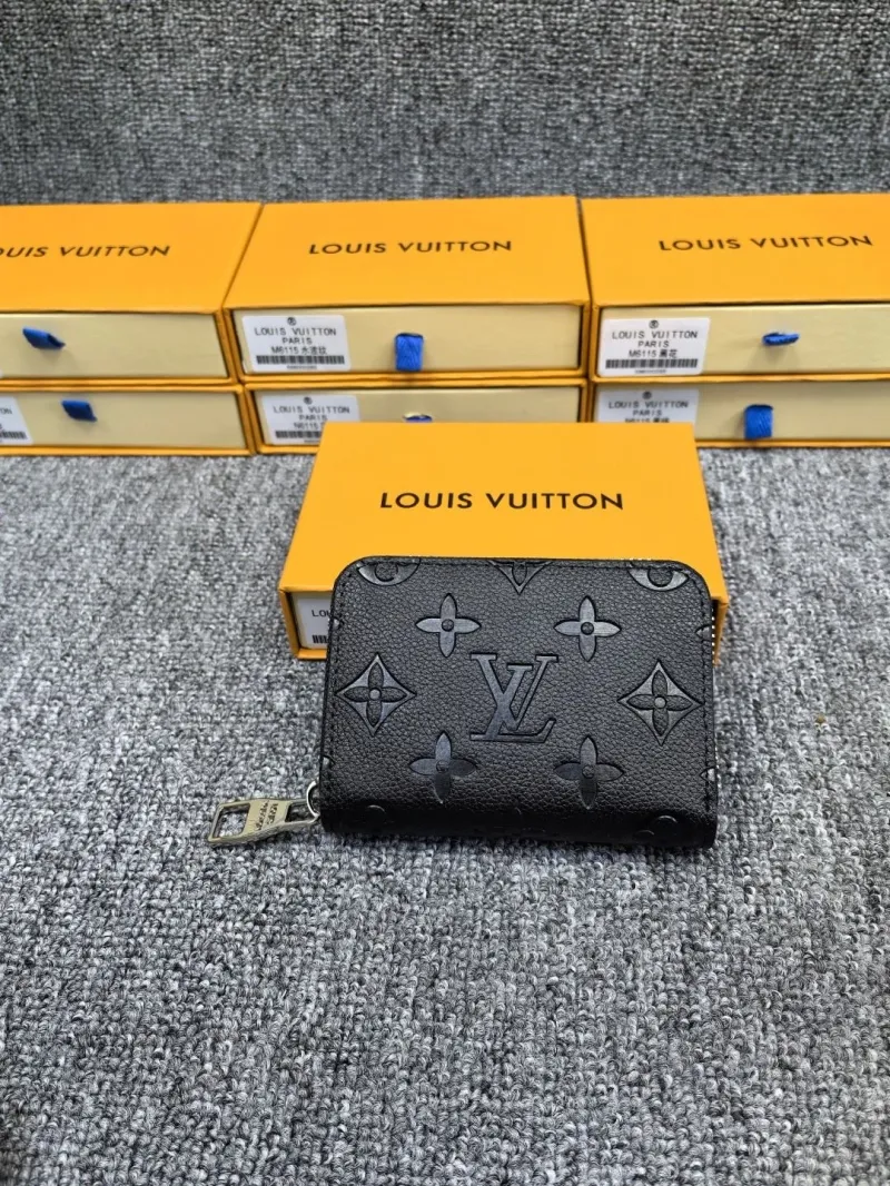 LV Wallets-743