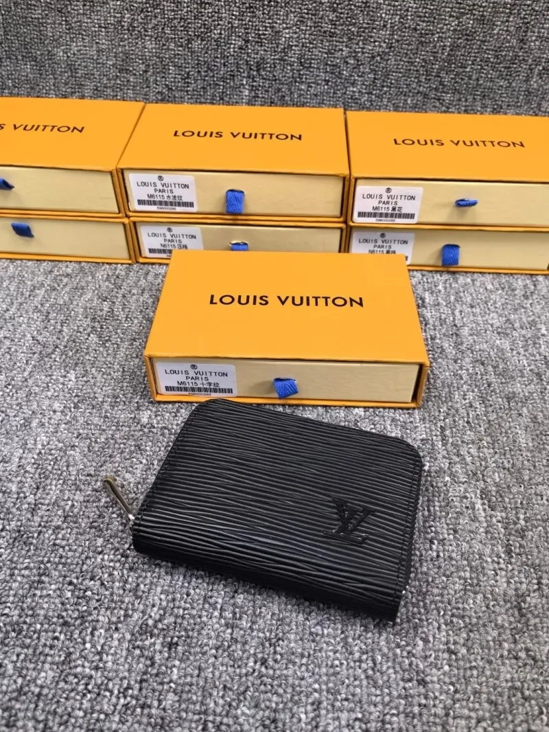 Alternative view of LV Wallets-744