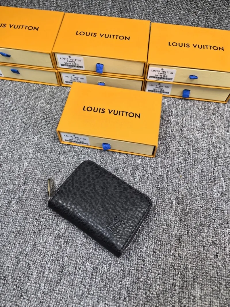 Alternative view of LV Wallets-746