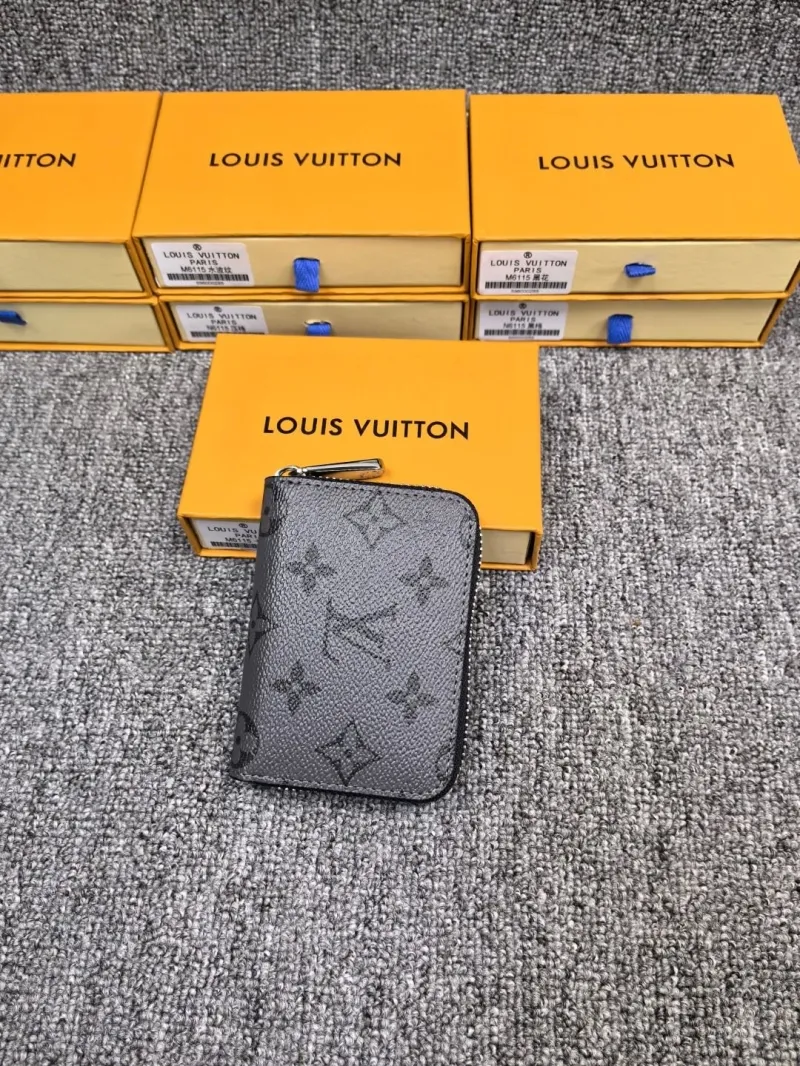 Alternative view of LV Wallets-747