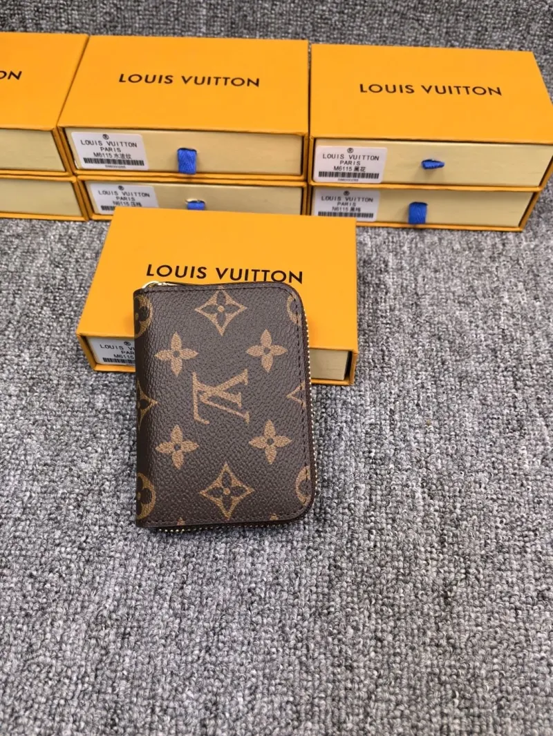 Alternative view of LV Wallets-748