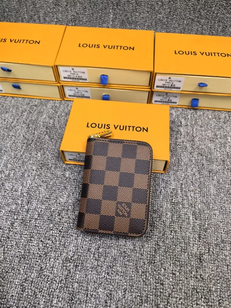 Alternative view of LV Wallets-749