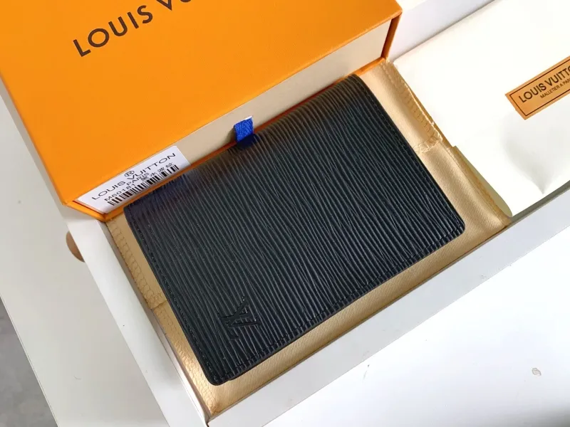 Alternative view of LV Wallets-751