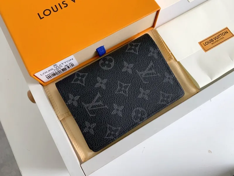 Alternative view of LV Wallets-753
