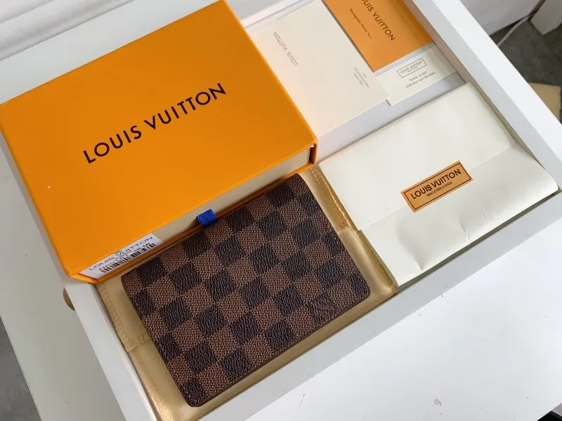 LV Wallets-755