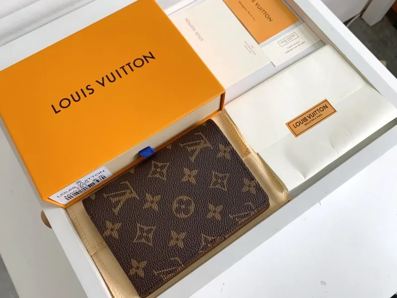 LV Wallets-757