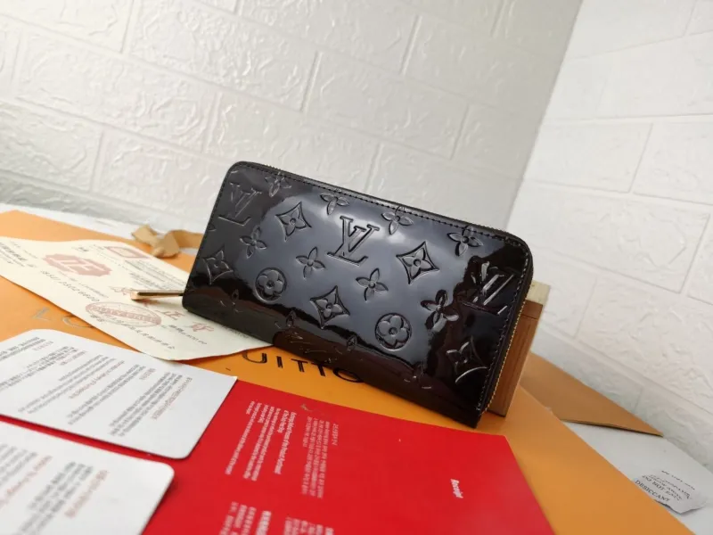LV Wallets-760