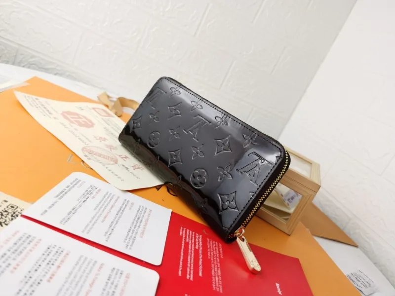 Alternative view of LV Wallets-760