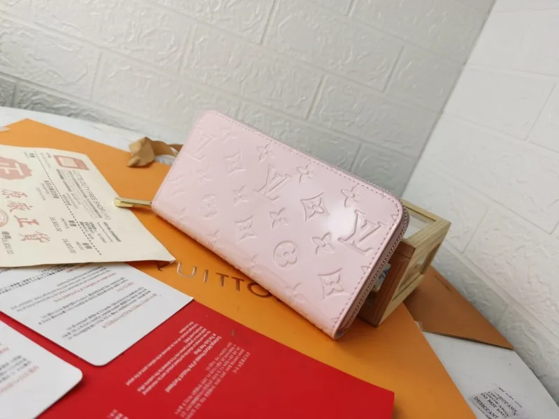 LV Wallets-763
