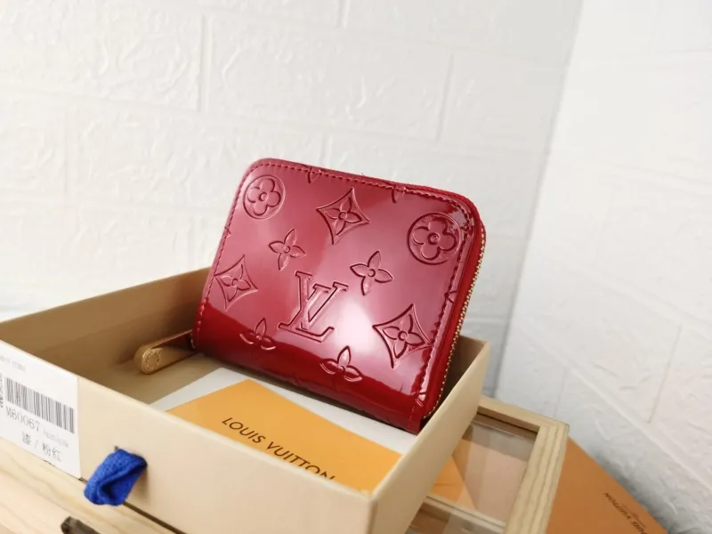 LV Wallets-764