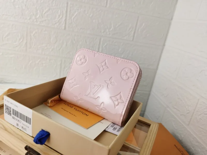 LV Wallets-765