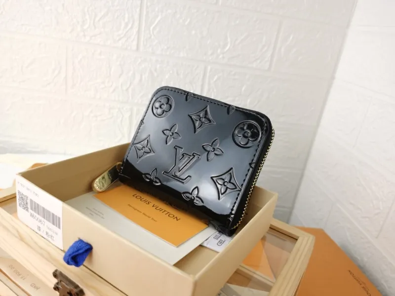 LV Wallets-766