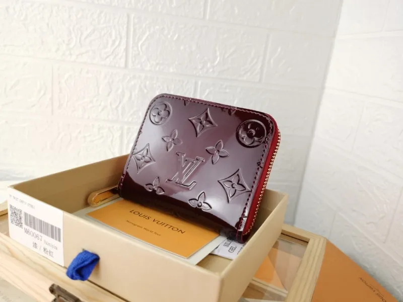 LV Wallets-767