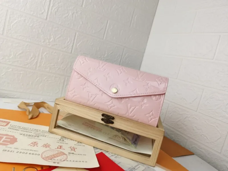 LV Wallets-768