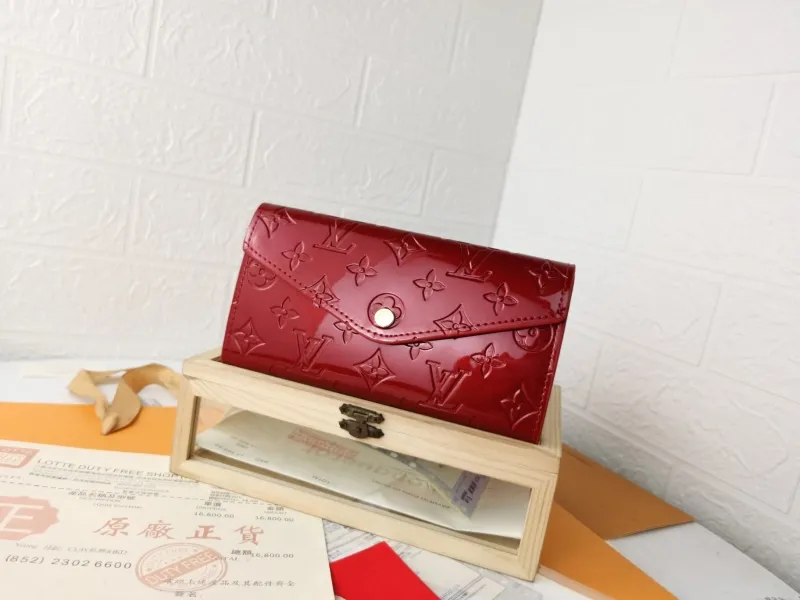 LV Wallets-769