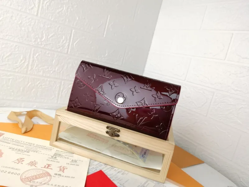 LV Wallets-770