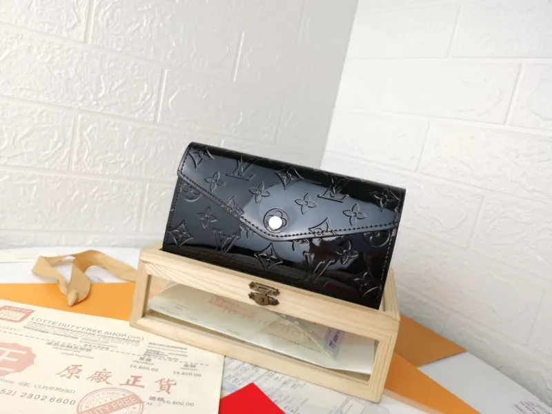 LV Wallets-771