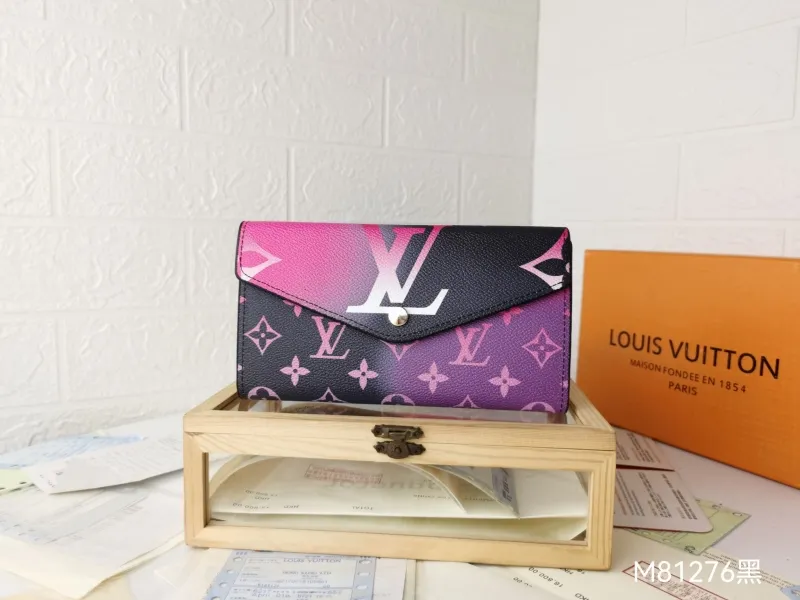 LV Wallets-772