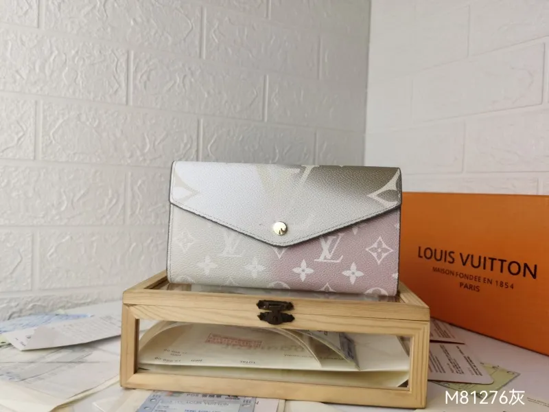 LV Wallets-774