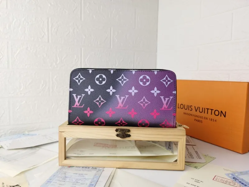 Alternative view of LV Wallets-775