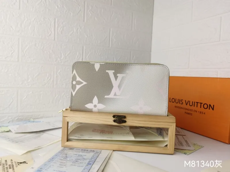 LV Wallets-777