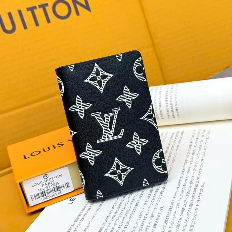 LV Wallets-778