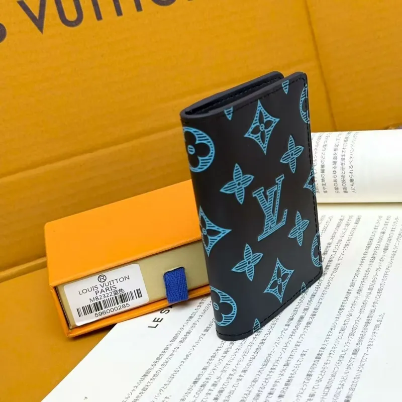 Alternative view of LV Wallets-779