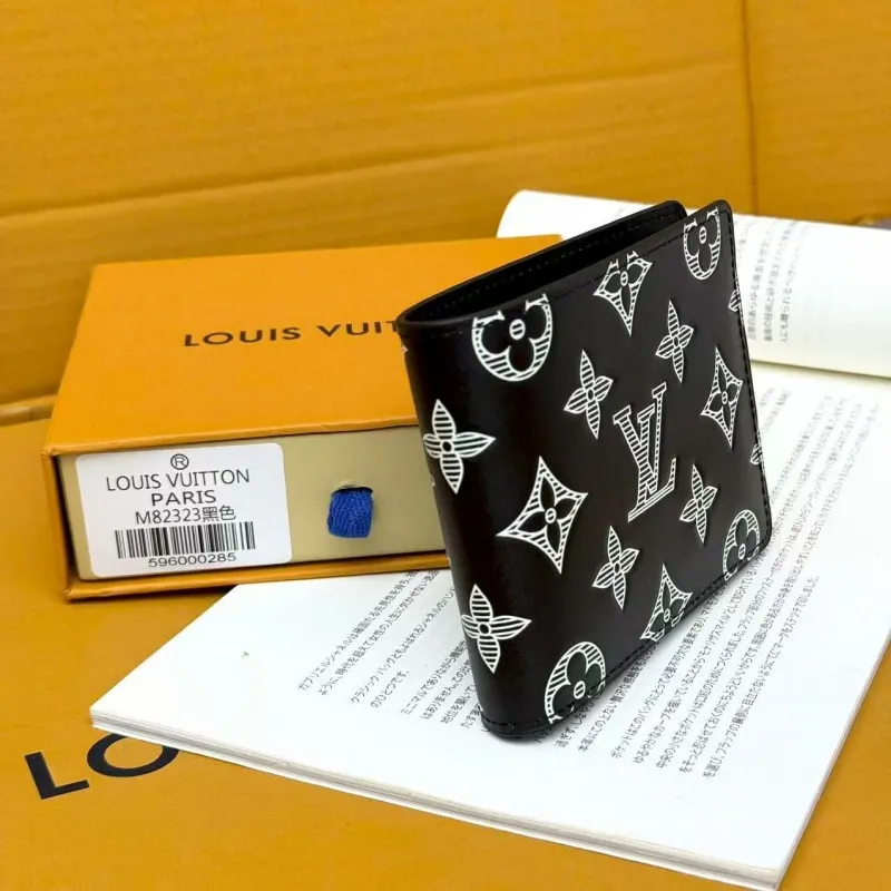 Alternative view of LV Wallets-780