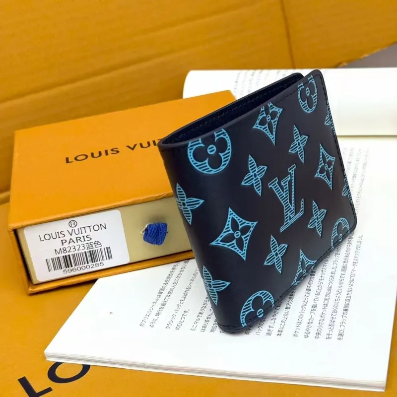 Alternative view of LV Wallets-781