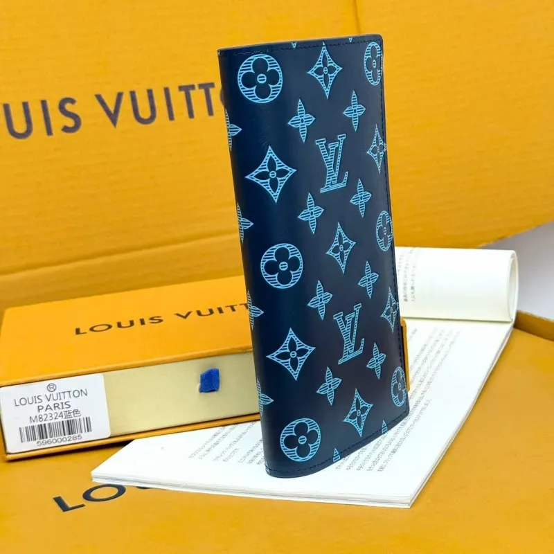 Alternative view of LV Wallets-784