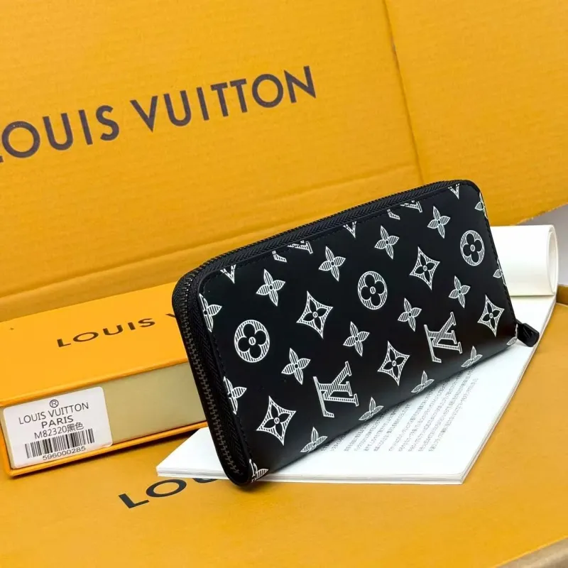Alternative view of LV Wallets-787