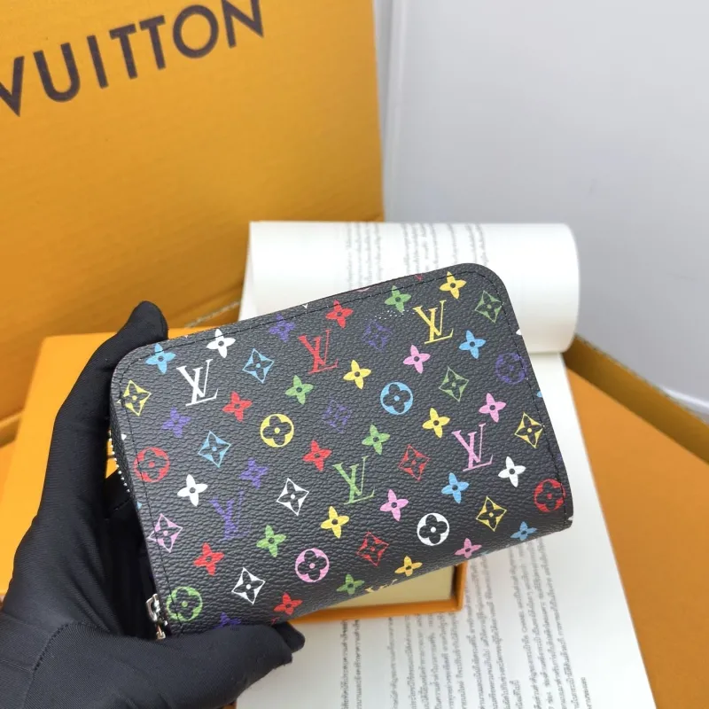 Alternative view of LV Wallets-790