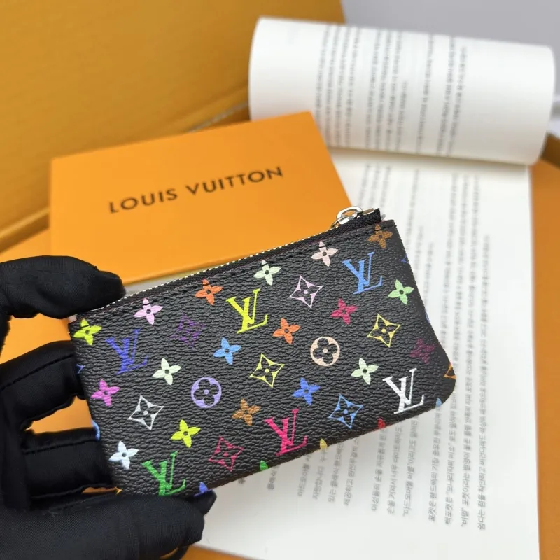 Alternative view of LV Wallets-792