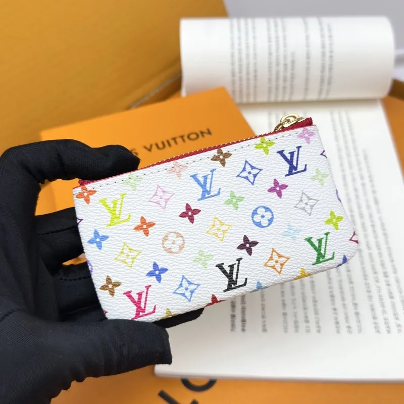 Alternative view of LV Wallets-793