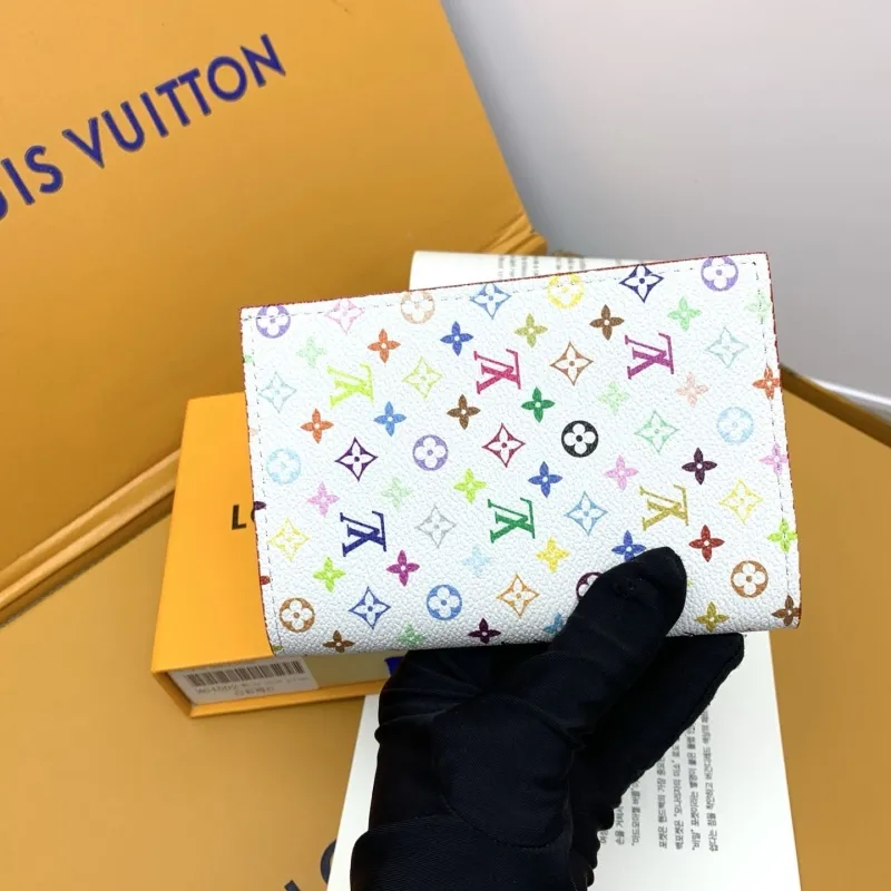 Alternative view of LV Wallets-796