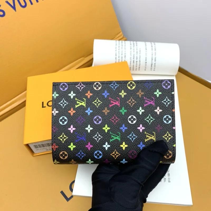 Alternative view of LV Wallets-797