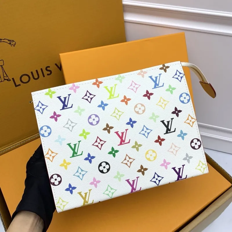 Alternative view of LV Wallets-798