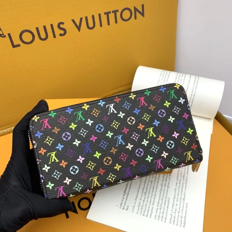 Alternative view of LV Wallets-803